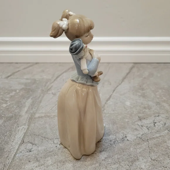 LLADRO NAO Figurine Girl With Clown Doll - Picture 6 of 8